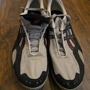 MEN'S OASIC SIZE 13 TRACK SHOES.